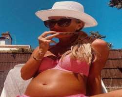 In July 2020, the actress declared that she is expecting her first child due in 2021. She is expecting her child with boyfriend Kimmence. (We wish her